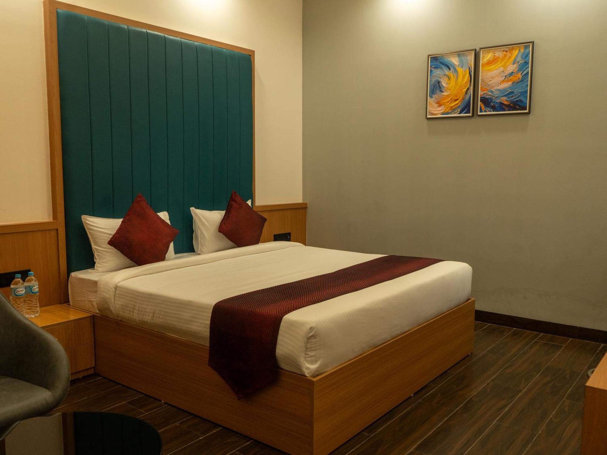 Hotel Alba Inn, إندور المظهر الخارجي الصورة