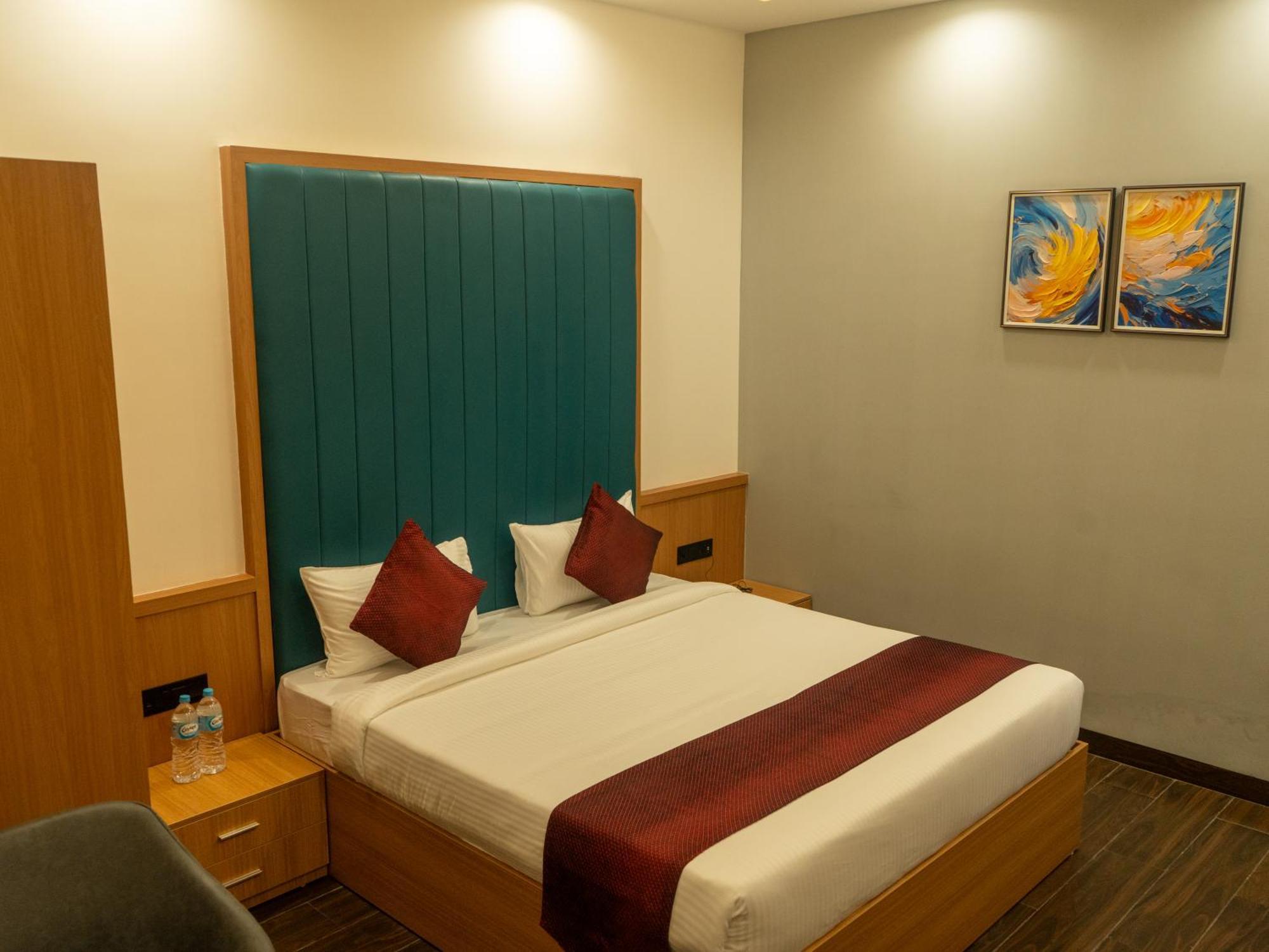 Hotel Alba Inn, إندور المظهر الخارجي الصورة